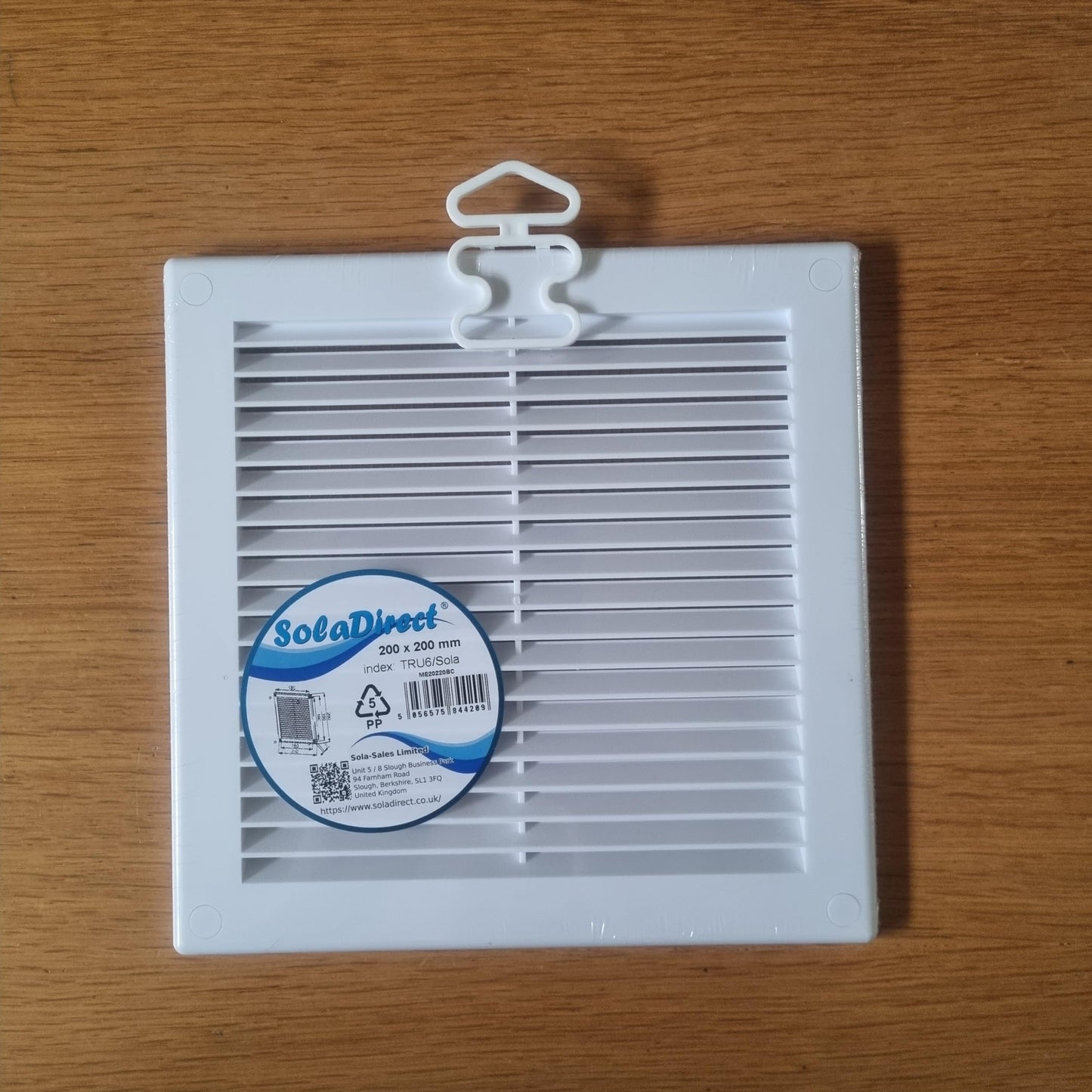 White Louvred Wall Vent Grille with Flyscreen and Screw Covers, 200 x 200 mm, Air Ventilation Duct Cover with Flat Back