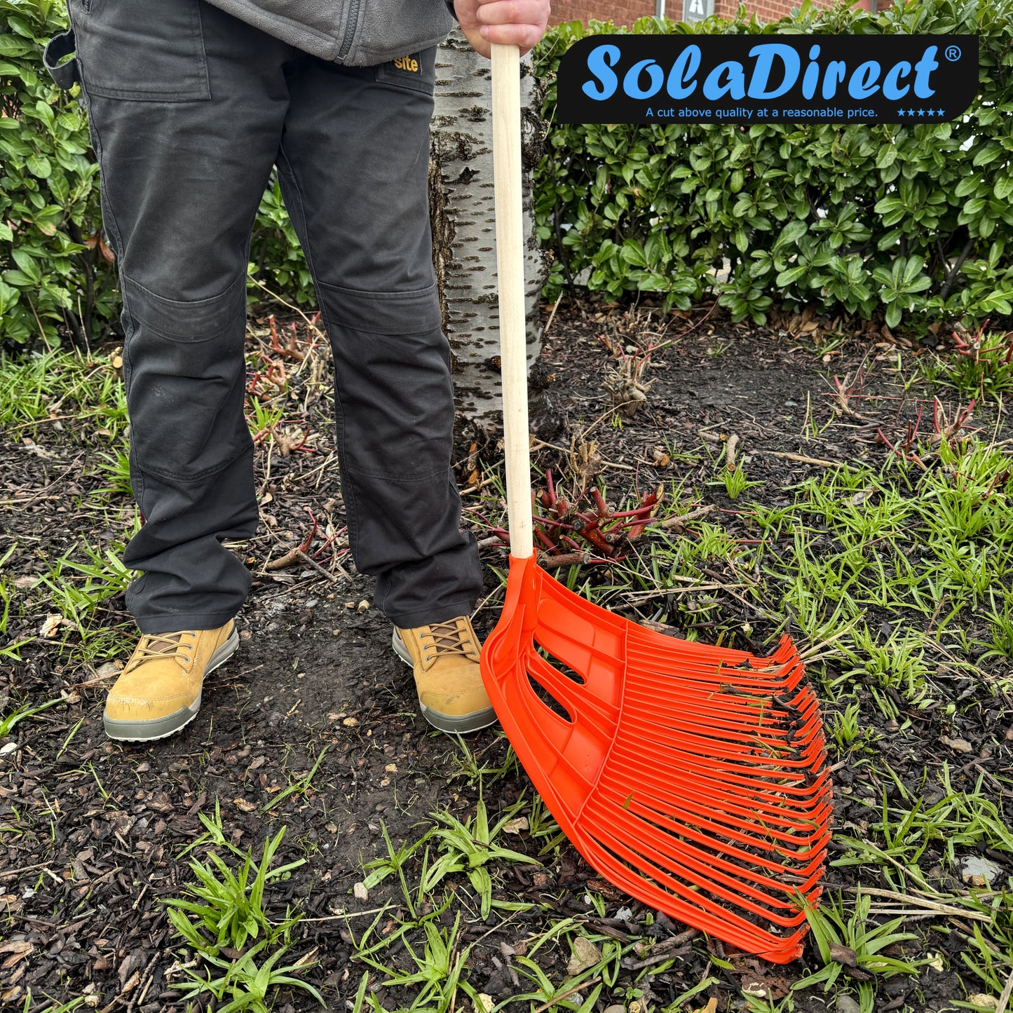 Heavy-Duty Garden Rake - 27 Tines / 57cm Wide Durable Plastic Head - Sturdy, Lightweight Tool for Lawn, Hay, Soil, Leaves