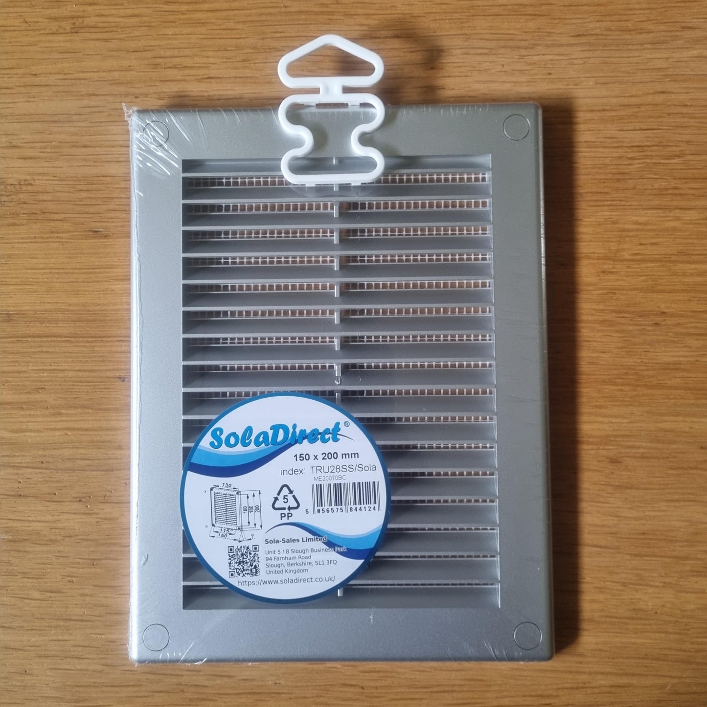 Silver Louvred Wall Vent Grille with Flyscreen and Screw Covers, 150 x 200 mm, Air Ventilation Duct Cover with Flat Back