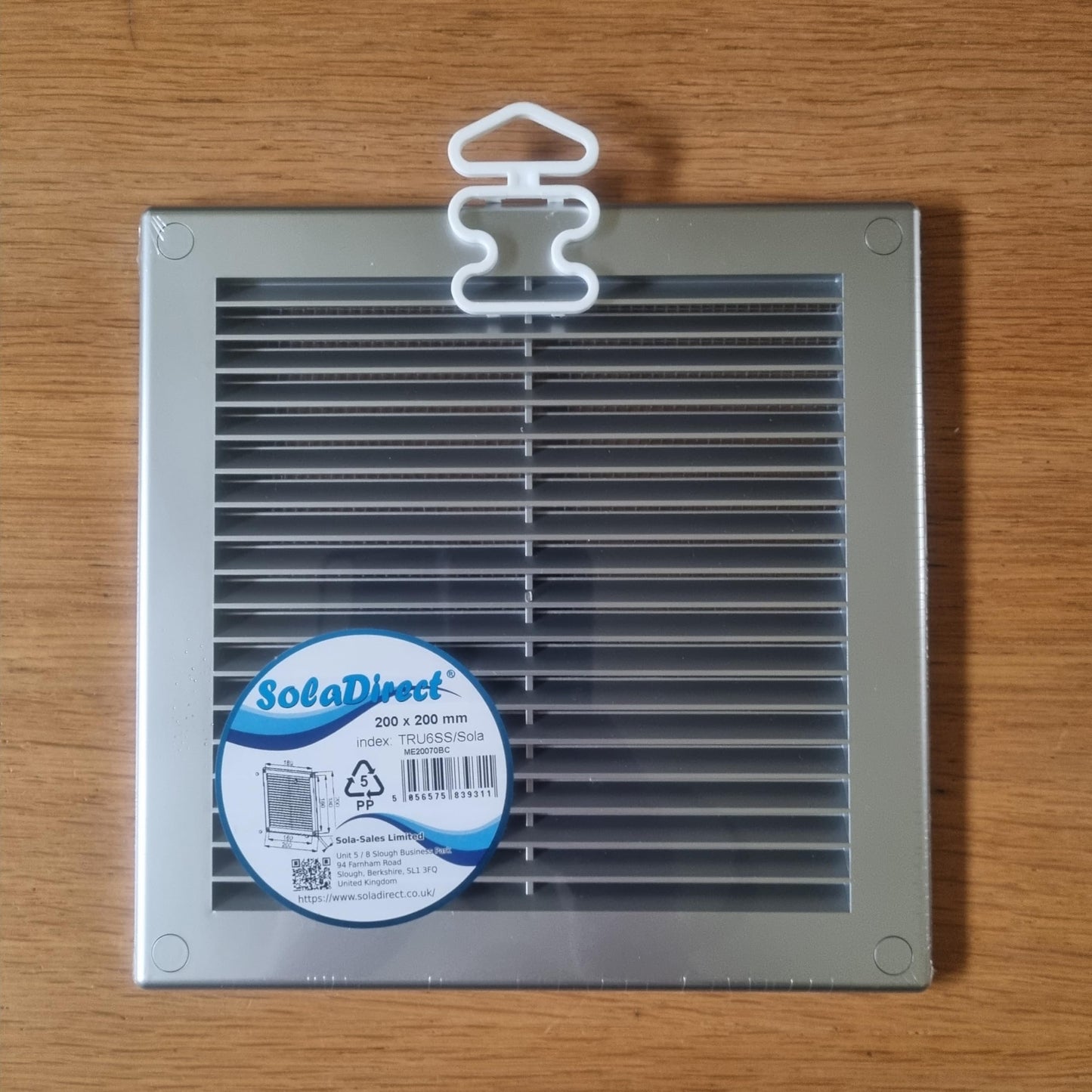 Silver Louvred Wall Vent Grille with Flyscreen and Screw Covers, 200 x 200 mm, Air Ventilation Duct Cover with Flat Back