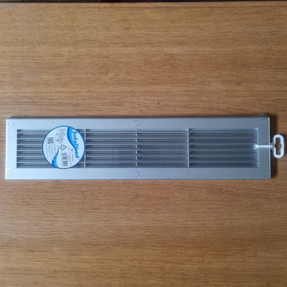 Silver Louvred Wall Vent Grille with Flyscreen and Screw Covers, 460 x 110 mm, Air Ventilation Duct Cover with Flat Back