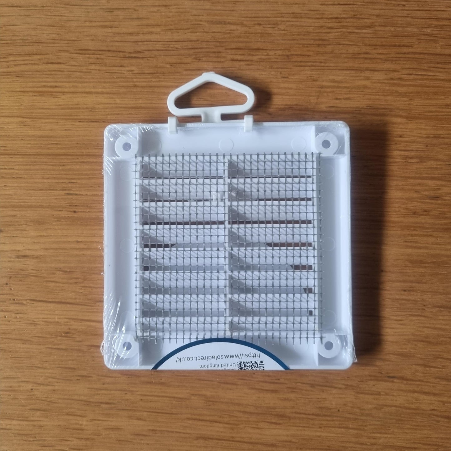White Louvred Wall Vent Grille with Flyscreen and Screw Covers, 100 x 100 mm, Air Ventilation Duct Cover with Flat Back