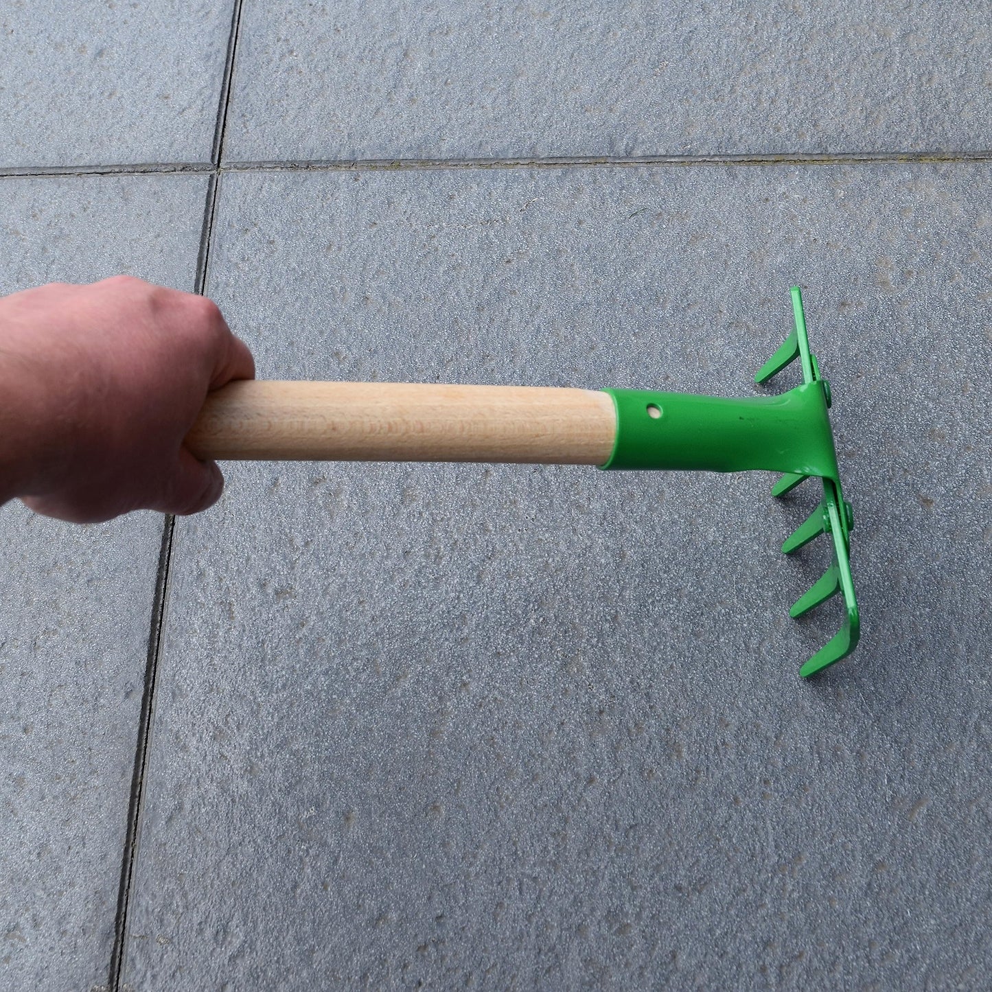Small Garden Rake for raking and loosening the soil, 14 cm / 5.5" with 6 Tins, Ideal Gardening Tool (with Handle)