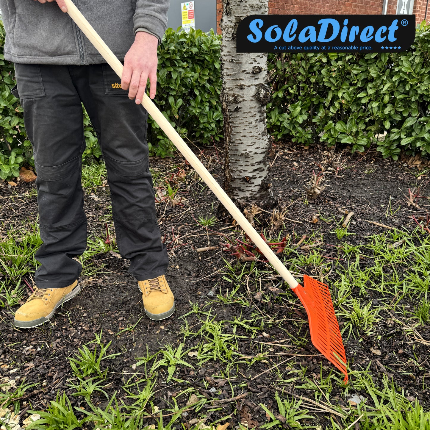 Heavy-Duty Garden Rake - 23 Tines / 45cm Wide Durable Plastic Head - Sturdy, Lightweight Tool for Lawn, Hay, Soil, Leaves
